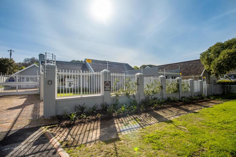 To Let 3 Bedroom Property for Rent in Meadowridge Western Cape